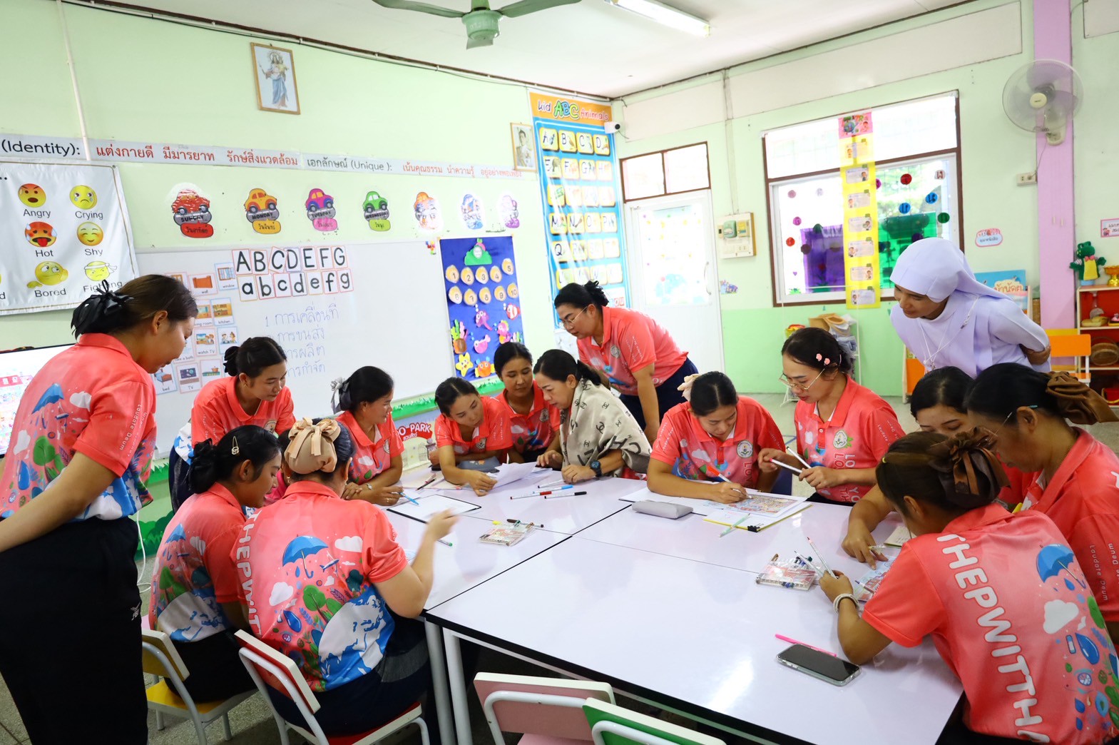 การแบ่งปัน ถ่ายทอดเนื้อหาสาระให้กับเพื่อนครูที่ไม่ได้ไป เพื่อเป็นการขยายผล ความรู้ ทักษะ กระบวนการ ในการถ่ายทอดและจัดกิจกรรม