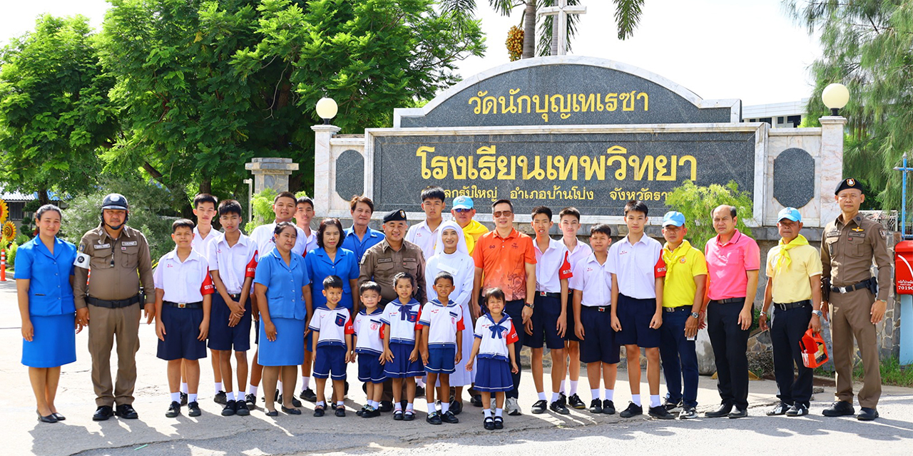 วันพฤหัสที่ 12 มิ.ย.68 กิจกรรมทาสีเส้นชะลอความเร็ว (ทางม้าลาย) ถนนหน้าโรงเรียน